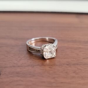 Elegant Silver Ring with Clear Gemstone